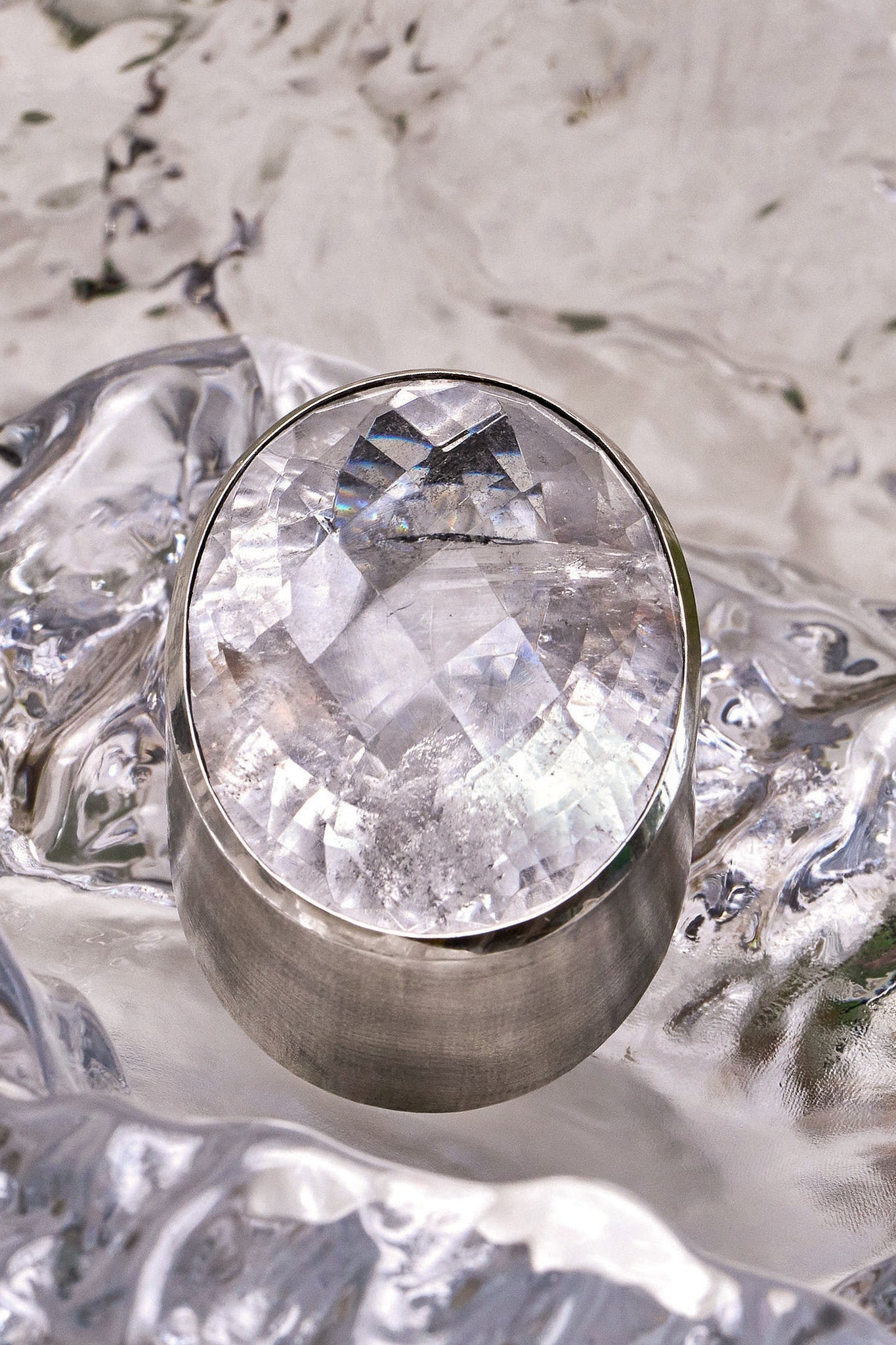 Oval Colossus Ring in Striated Crystal (Silver)