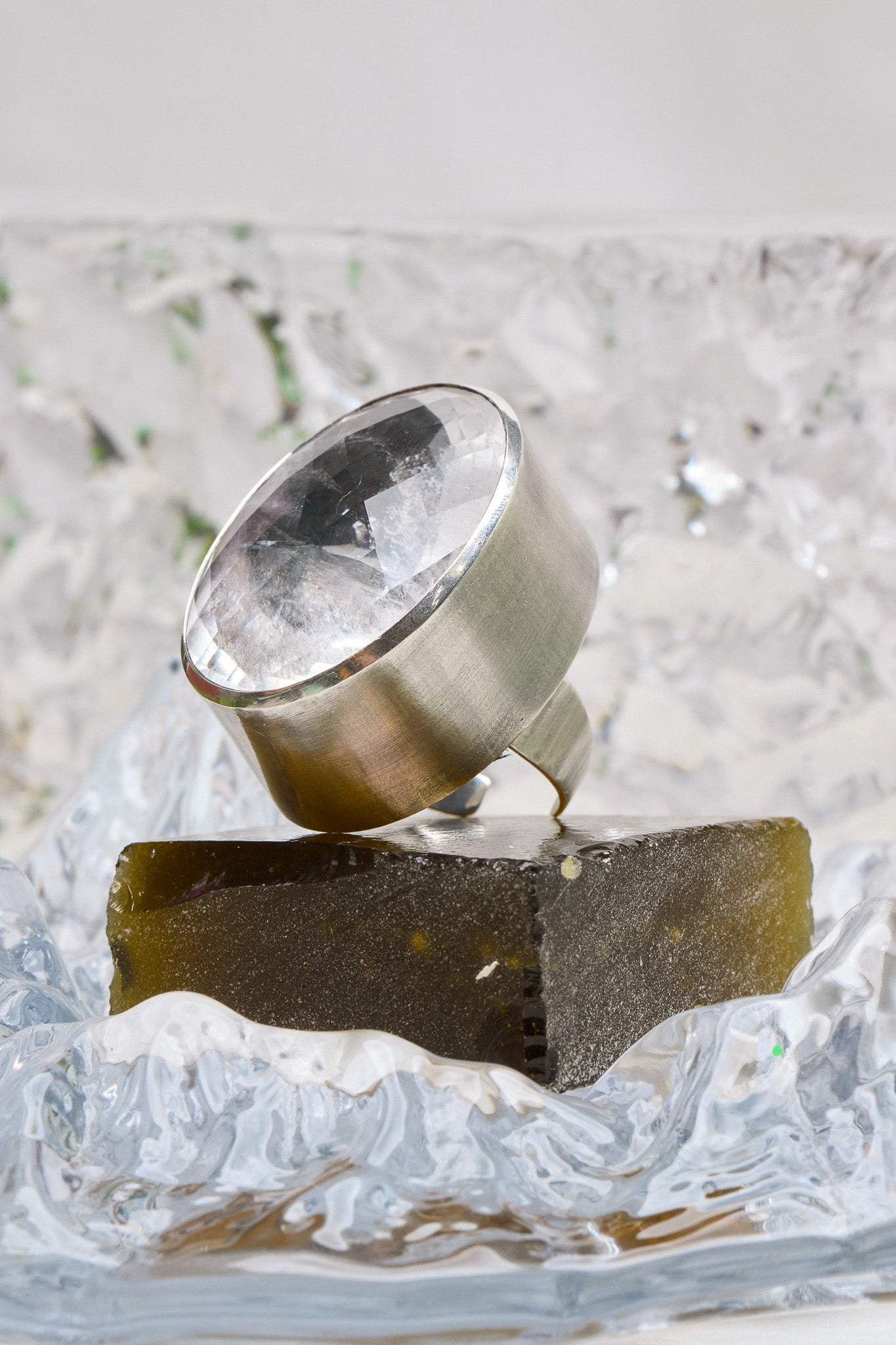 Oval Colossus Ring in Striated Crystal (Silver)